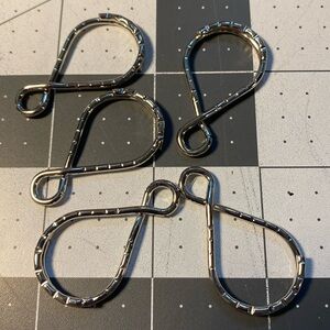 Findings: 5 metal keychains twists